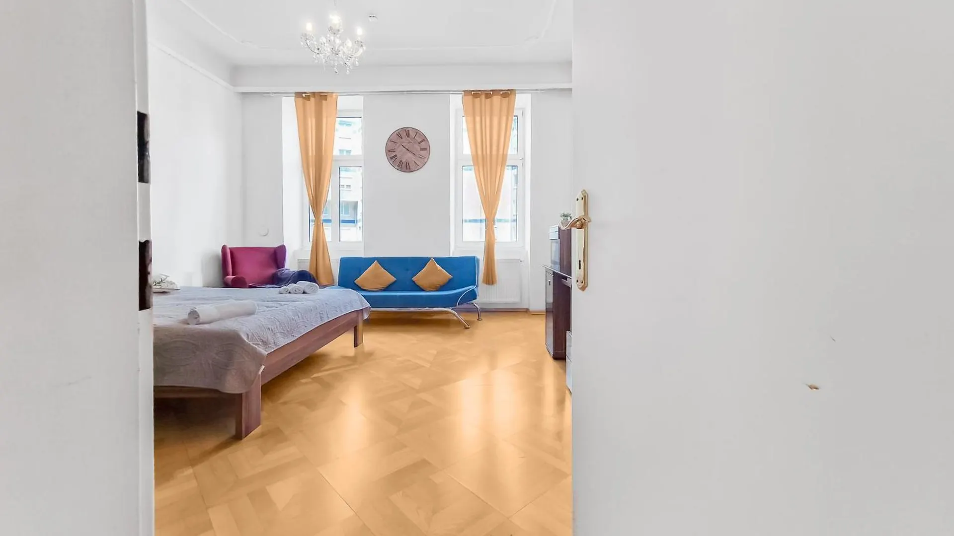 Four-Bedroom, Four King-Size Comfort Viena 0*,